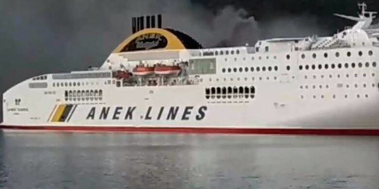 Φωτιά στο γκαράζ του πλοίου “Olympic Champion” με 538 επιβάτες