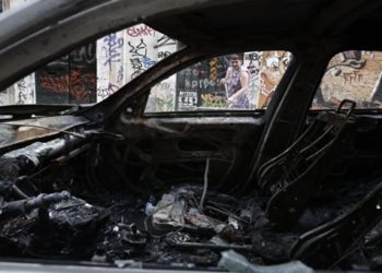Βρέθηκε απανθρακωμένο πτώμα άνδρα σε καμένο αυτοκίνητο στη Ρόδο