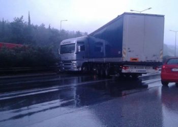 «Δίπλωσε» νταλίκα στον Περιφερειακό της Θεσσαλονίκης