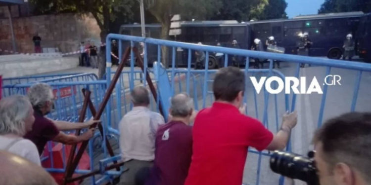 Ένταση και χημικά στη νότια πύλη της ΔΕΘ (βίντεο)