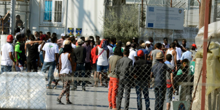 Ένταση στο hot spot της Μόριας – Πετροπόλεμος ανάμεσα σε μετανάστες