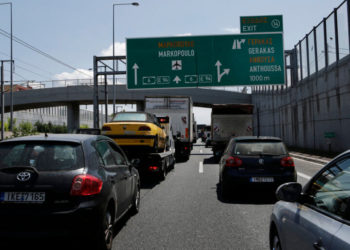 Κυκλοφοριακό «έμφραγμα» στην Αττική Οδό μετά από καραμπόλα