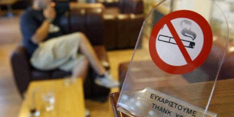 Ποσοστά στους αστυνομικούς από τα πρόστιμα για το κάπνισμα