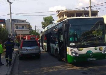 Φωτιά σε λεωφορείο στο Μενίδι