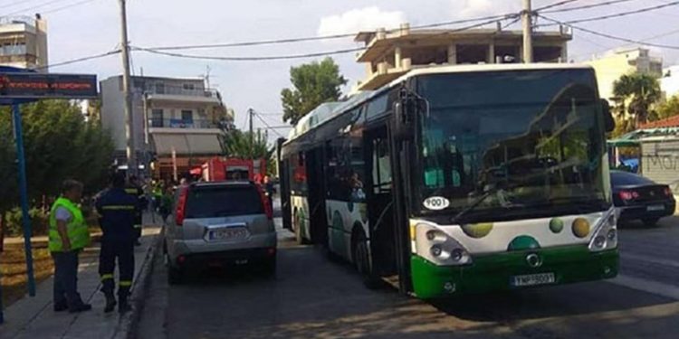 Φωτιά σε λεωφορείο στο Μενίδι