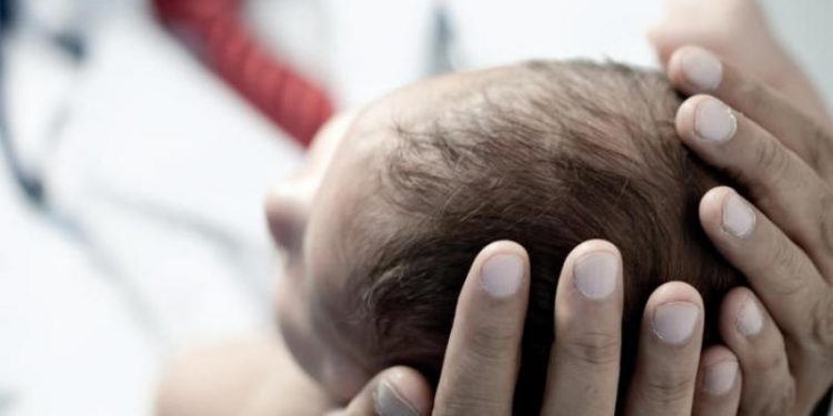 Παράνομο κέρδος μισού εκατ. ευρώ αποκόμισε την τελευταία 3ετία το κύκλωμα παράνομων υιοθεσιών που εξάρθρωσε η ΕΛ.ΑΣ.