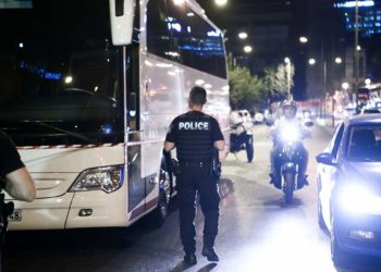 Παραδόθηκε ο πιστολέρο που άνοιξε πυρ κατά λεωφορείου έξω από το Caravel – Τι είπε στους αστυνομικούς