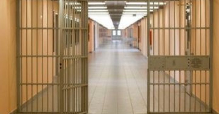 Τη μεταφορά των φυλακών Κορυδαλλού σε παλαιά βάση του ΝΑΤΟ στον Ασπρόπυργο, προτείνει η ειδική επιτροπή