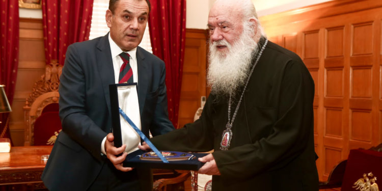 Συνάντηση του ΥΕΘΑ με τον Αρχιεπίσκοπο Ιερώνυμο