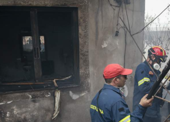 Καταστροφές σε σπίτια από την φωτιά στο Λαγονήσι (ΒΙΝΤΕΟ)