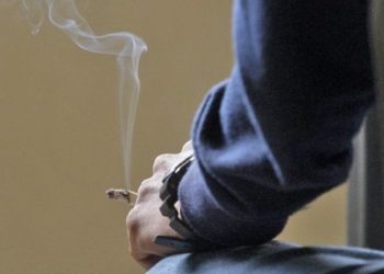 Συνελήφθη 26χρονος που κάπνιζε στις τουαλέτες αεροπλάνου