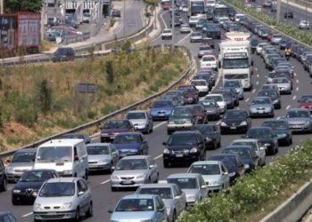 Κυκλοφοριακά προβλήματα στον Κηφισό λόγω τροχαίου στο ύψος της γέφυρας Καλυφτάκη