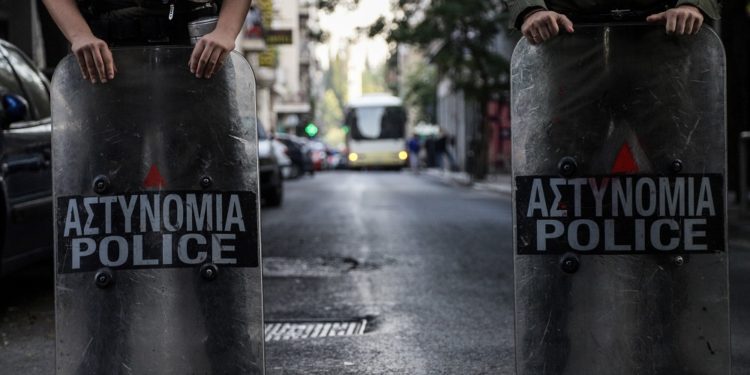 ΕΛΑΣ: Νέα επιχείρηση σε δύο υπό κατάληψη κτίρια στα Εξάρχεια (ΒΙΝΤΕΟ – ΦΩΤΟ)
