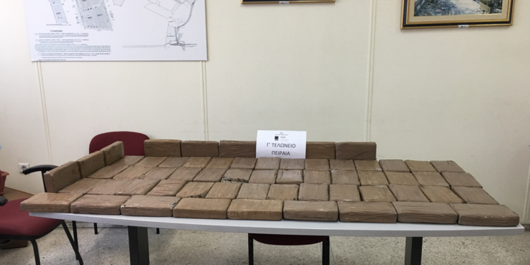 700 κιλά κοκαΐνης σε φορτίο με μπανάνες κατασχέθηκαν στο λιμάνι του Πειραιά (ΒΙΝΤΕΟ)