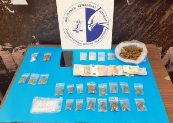 Πλατεία Εξαρχείων: Συνελήφθησαν 5 άτομα για κατοχή και διακίνηση ναρκωτικών (ΦΩΤΟ)