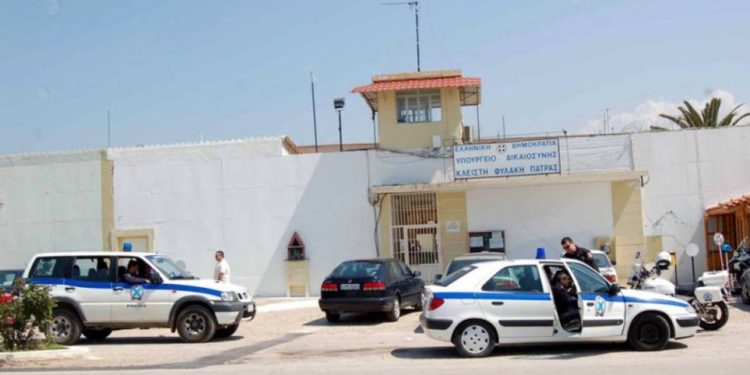 Έφοδος της ΕΛΑΣ στις φυλακές Αγίου Στεφάνου: Ναρκωτικά και μαχαίρια στα κελιά (ΦΩΤΟ)