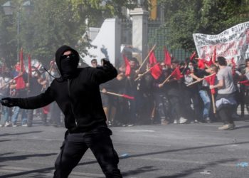 Επεισόδια και χημικά στο φοιτητικό συλλαλητήριο, ένας τραυματίας – Η ανακοίνωση της ΕΛ.ΑΣ.