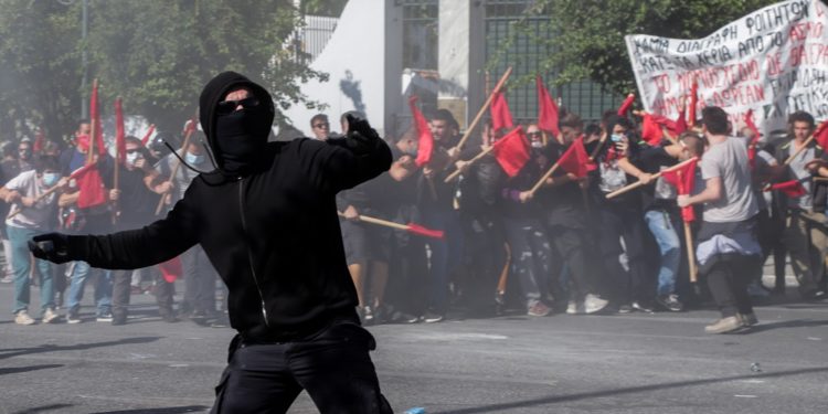Επεισόδια και χημικά στο φοιτητικό συλλαλητήριο, ένας τραυματίας – Η ανακοίνωση της ΕΛ.ΑΣ.