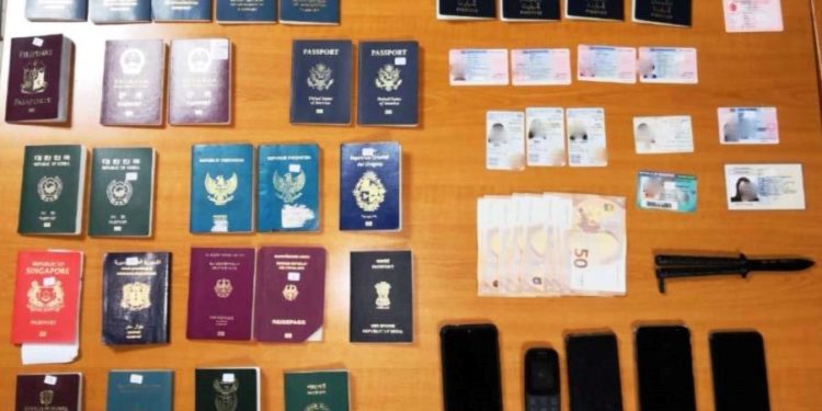 Τρεις συλλήψεις για κατοχή και διακίνηση πλαστών εγγράφων στον Αγ. Παντελεήμονα