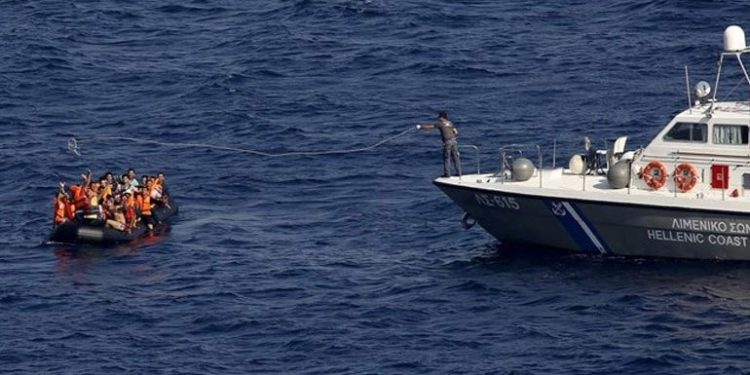 Αλεξανδρούπολη: Διάσωση 45 μεταναστών σε φουσκωτή βάρκα