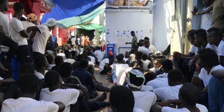 Μάλτα: Μετανάστες πυρπόλησαν αυτοκίνητα και τραυμάτισαν αστυνομικό σε κέντρο κράτησης