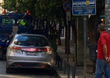 Επιχείρηση απομάκρυνσης των παράνομα σταθμευμένων οχημάτων στο κέντρο της Θεσσαλονίκης