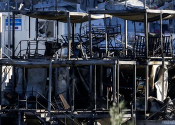 Οδήγησε δέκα χιλιόμετρα με την απανθρακωμένη σορό δίπλα του 