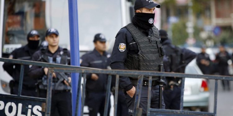 Οι τουρκικές αρχές συνέλαβαν 24 άτομα επειδή επέκριναν την τουρκική επίθεση στη Συρία