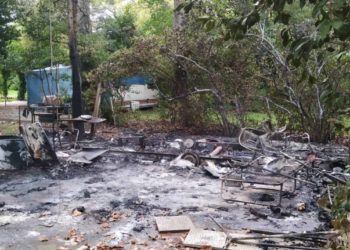 Ασπροβάλτα: Απανθρακωμένη σορό εντόπισαν πυροσβέστες ύστερα από φωτιά σε τροχόσπιτο (ΦΩΤΟ)