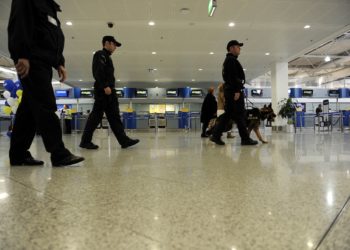 Συνελήφθη “φορτωμένος” με ναρκωτικά για το… σούπερ μάρκετ της Μόριας!