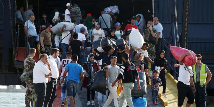 Στη Βόρεια Εύβοια μεταφέρονται οι αιτούντες άσυλο από τη Σάμο που είχαν προορισμό τα Βρασνά