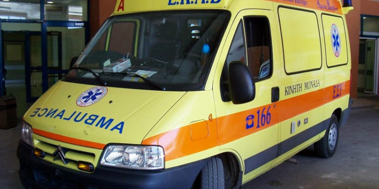 Νεογνό βρέθηκε μπροστά στην είσοδο πολυκατοικίας – Εντοπίστηκε η μητέρα του