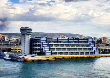 Συγκέντρωση διαμαρτυρίας των ναυπηγοεπισκευαστών έξω από το υπουργείο Ναυτιλίας