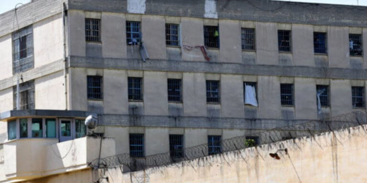 Έρευνες στις φυλακές Κορυδαλλού – Εντοπίστηκαν μαχαίρια και ναρκωτικά (ΦΩΤΟ)