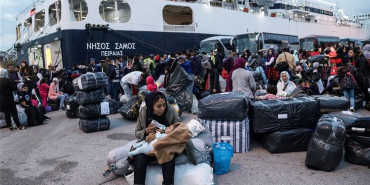 Στον Πειραιά το «Νήσος Σάμος» με 466 μετανάστες από τη Λέσβο και τη Χίο – Άλλοι 71 αναμένονται από τη Λέρο