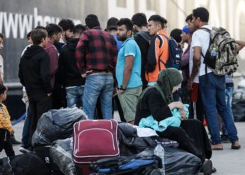 Στον Πειραιά 215 μετανάστες από τη Μόρια – Θα μεταφερθούν σε δομές φιλοξενίας