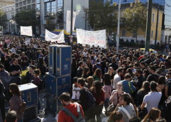 Σε εξέλιξη το πανελλαδικό φοιτητικό συλλαλητήριο στο κέντρο της Αθήνας – Κλειστοί οι δρόμοι