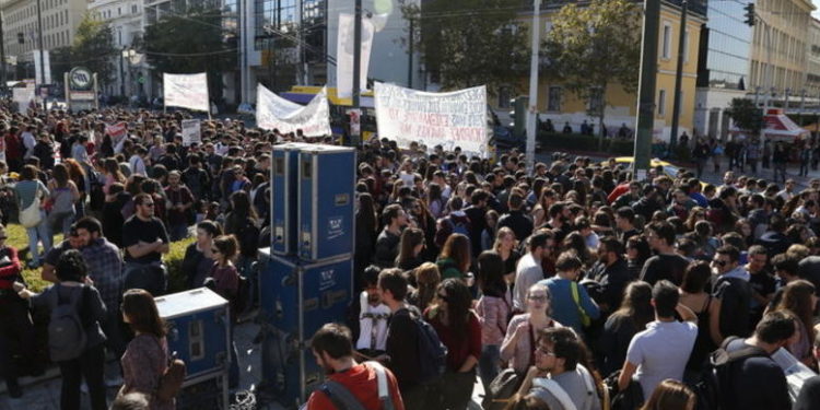 Σε εξέλιξη το πανελλαδικό φοιτητικό συλλαλητήριο στο κέντρο της Αθήνας – Κλειστοί οι δρόμοι