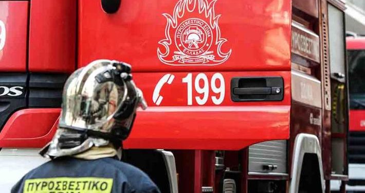 Στις φλόγες τρία αυτοκίνητα τα ξημερώματα στην Πάτρα