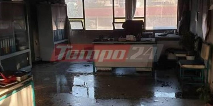 Έσπασαν τζάμια και πέταξαν μολότοφ σε σχολείο στην Πάτρα