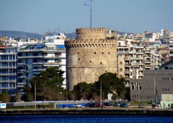 Άρπαξε το κινητό 21χρονης και την έριξε στη θάλασσα