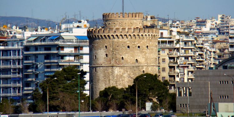 Άρπαξε το κινητό 21χρονης και την έριξε στη θάλασσα