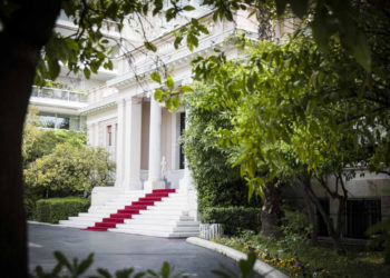 Καλούν σε κατάθεση για τον «χασισοκαπνό» τον πρώην φρούραρχο του Μαξίμου