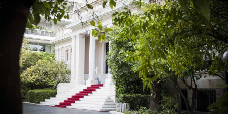 Καλούν σε κατάθεση για τον «χασισοκαπνό» τον πρώην φρούραρχο του Μαξίμου