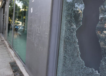 Φθορές σε υποκατάστημα τράπεζας στη Θεσσαλονίκη