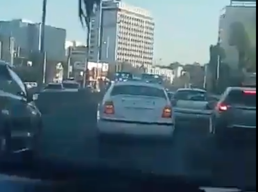 Περιπολικό ανοίγει δρόμο για να μεταφέρει έγκυο στο μαιευτήριο (ΒΙΝΤΕΟ)