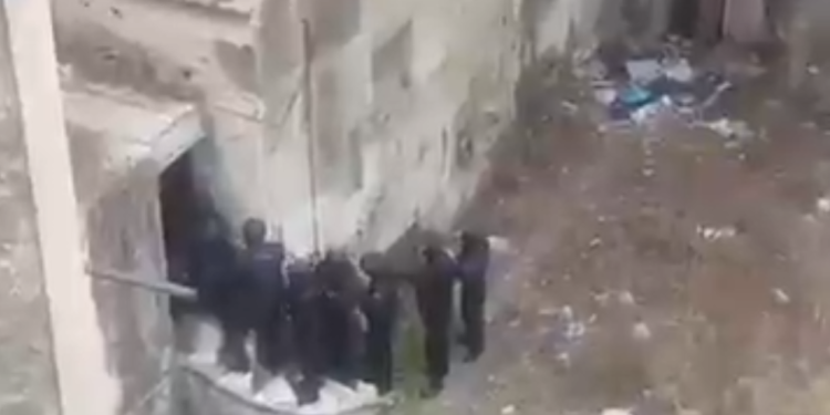 Σε εξέλιξη αστυνομική επιχείρηση δίπλα από την ΑΣΟΕΕ (ΒΙΝΤΕΟ)