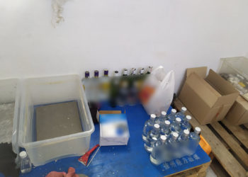 Μεγάλο κύκλωμα με λαθραία και νοθευμένα ποτά εξαρθρώθηκε από την Ασφάλεια Αττικής (ΒΙΝΤΕΟ)