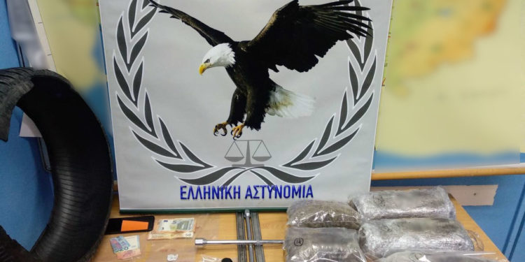 Τέσσερα κιλά χασίς στο “δόκανο” της Ασφάλειας Κομοτηνής