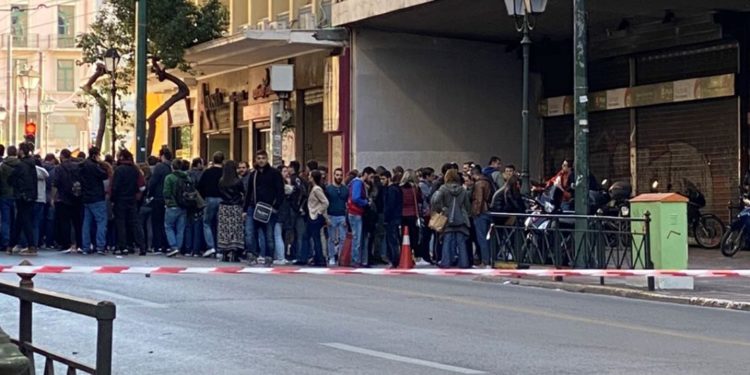 Κλειστή η Σταδίου – Διαμαρτυρία εργαζομένων στο Ειδικό Πρόγραμμα Απασχόλησης του ΟΑΕΔ (ΦΩΤΟ)